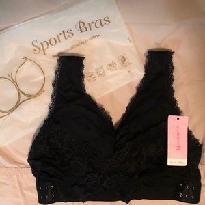 Criss cross lace soft cup bra-black